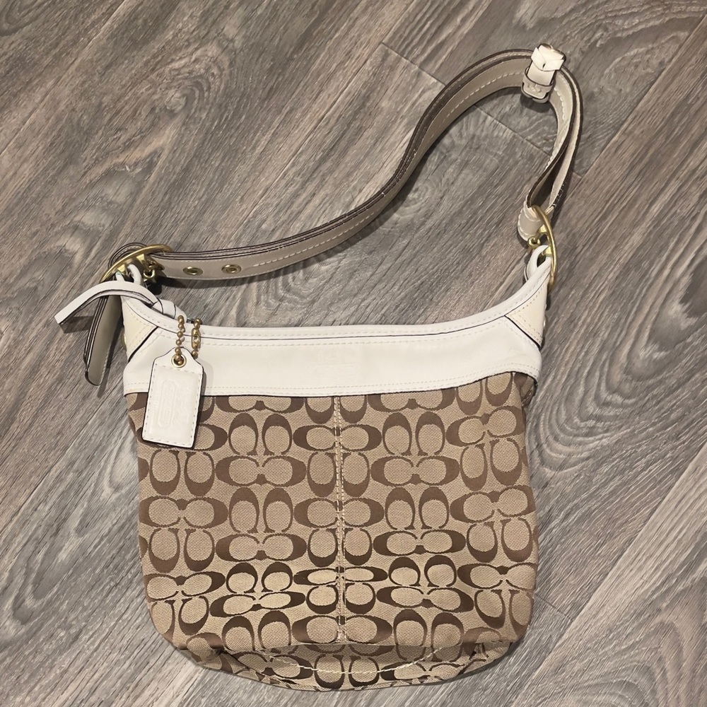 🌺SALE🌺Coach J0768-11437 Signature Bucket Shoulder Bag. Classic canvas & leather.